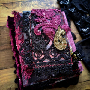 Black beauty envelope set